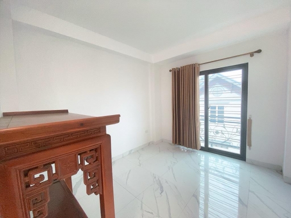 Nhỉnh 5 tỷ nhà đẹp Ngã Tư Sở 35m 4 Tầng 4 ngủ ngõ 3 gác đua gần phố