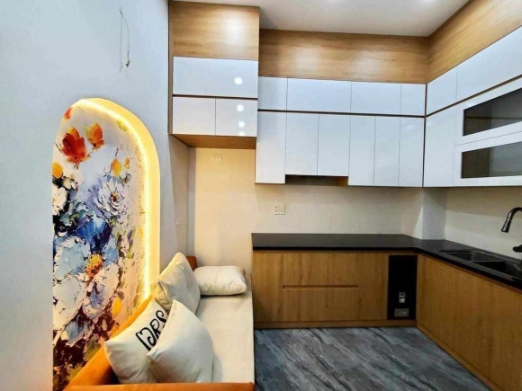 Bán Gấp Nhà Phố Thịnh Liệt, Mặt Ngõ Ô Tô Đỗ Cửa - 4 Chỗ Vào Nhà, 35m*5 Tầng, 5,4 Tỷ